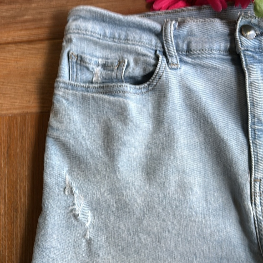 Women’s a.n.a. High Rise Bermuda Jean Shorts Size 12 Light Blue - Picture 2 of 10